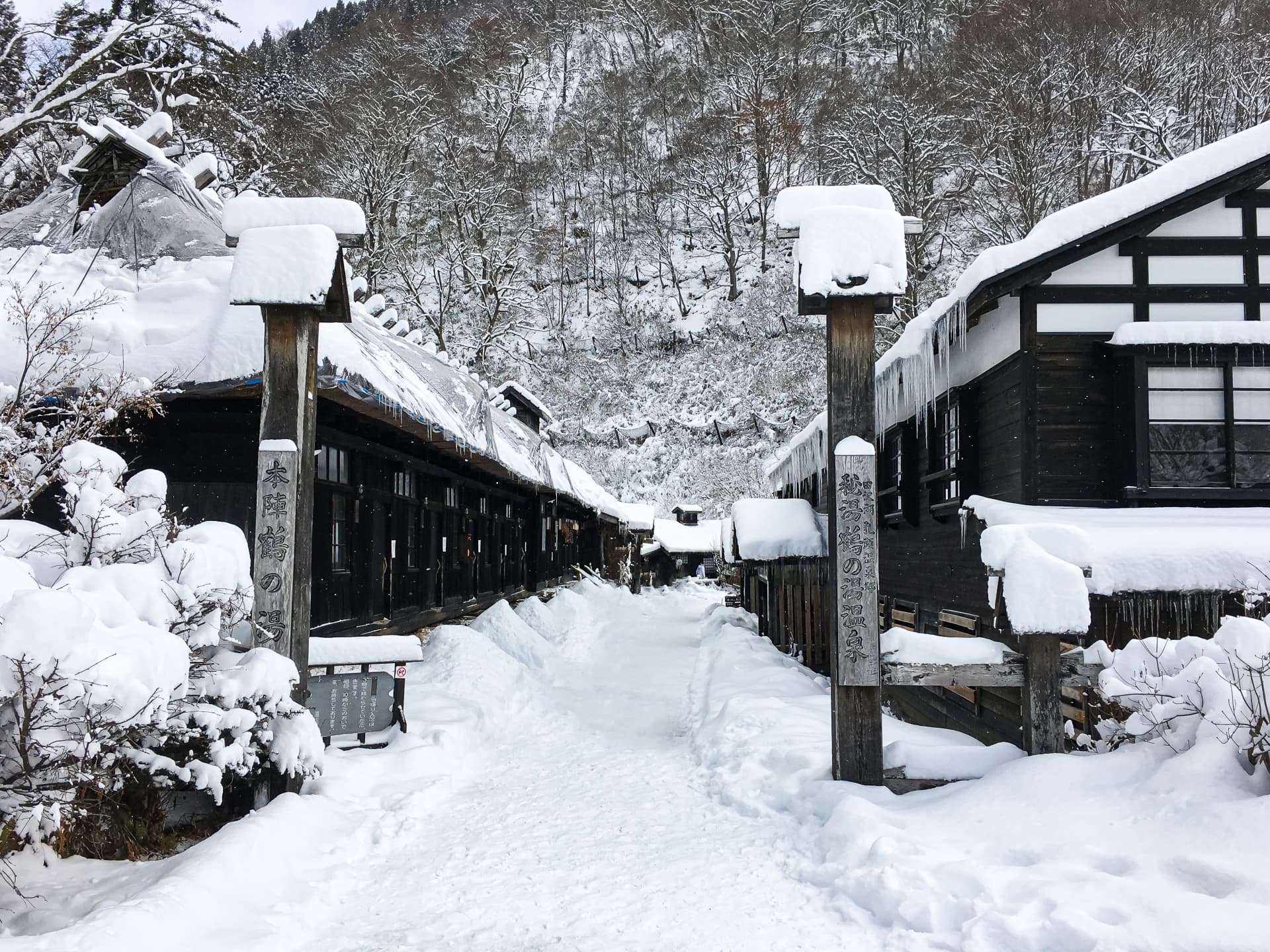 雪に包まれた乳頭温泉郷の宿